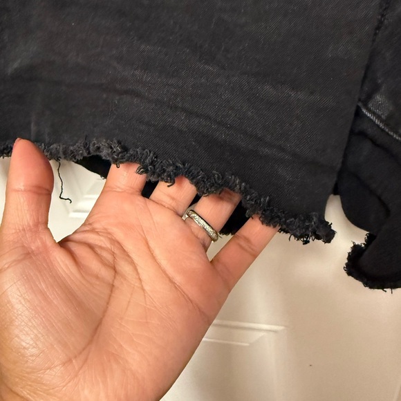 Torrid Plus Size Mid-Rise Mid Shorts Plus Size Black Raw Edges 24 - Picture 4 of 8